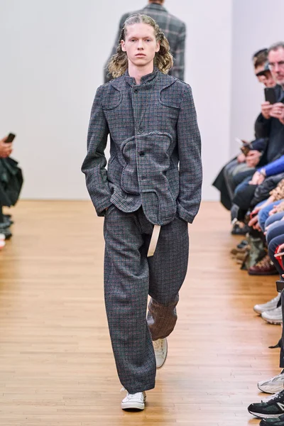Look 28